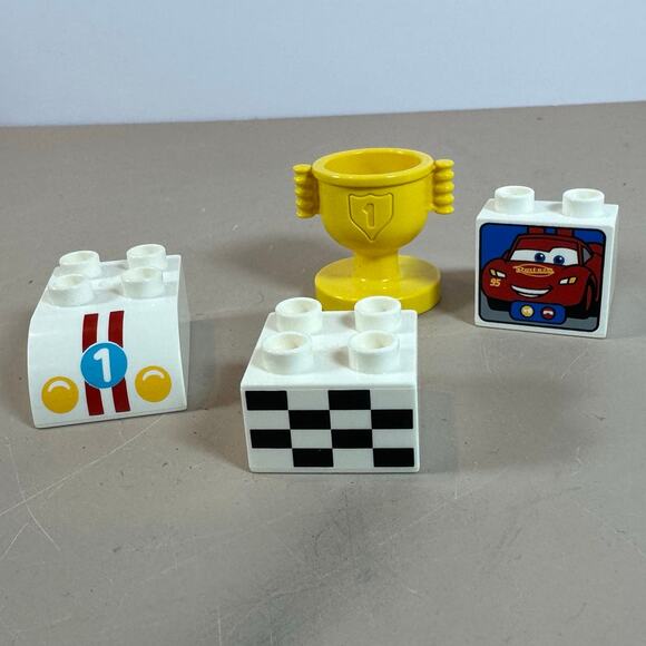 4 Duplo Lego Bricks Replacement Pieces Disney Cars Lightning McQueen's Race Day - Picture 1 of 4